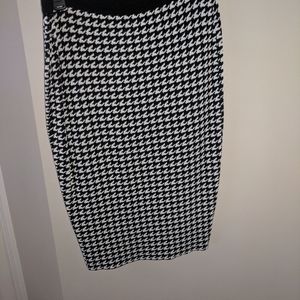 Houndstooth knit skirt